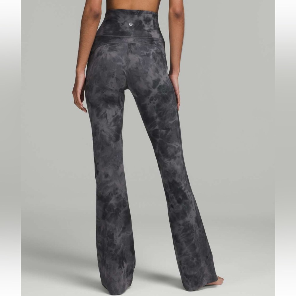 Lululemon Groove Super-High-Rise Flared Pant Nulu Diamond Dye Pitch Grey Size 8 - Picture 2 of 15
